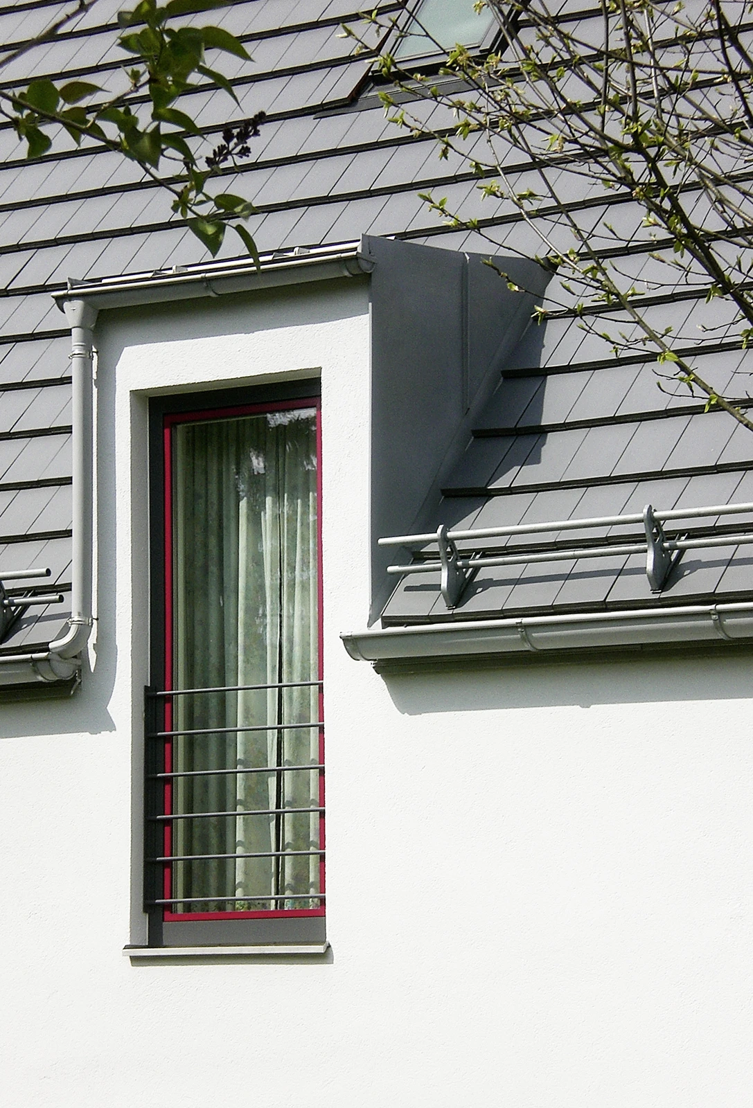stoiber-architektur_neubau-einfamilienhaus_fenster-dachgeschoss_03 Aussenansicht Dachgeschossfenster, Einfamilienhaus München
