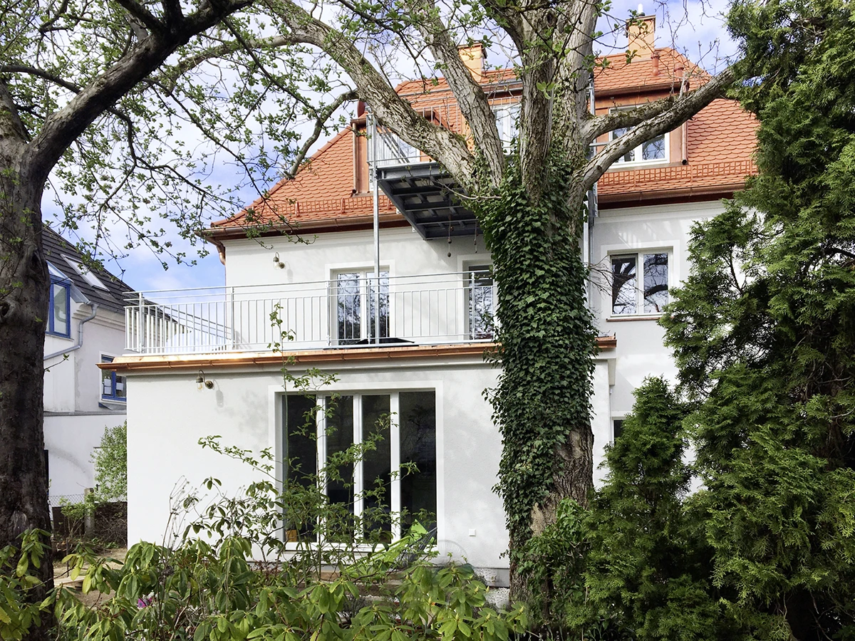 stoiber-architektur_sanierung_muenchen_fassade_west-garten_02 West-Garten des Hauses